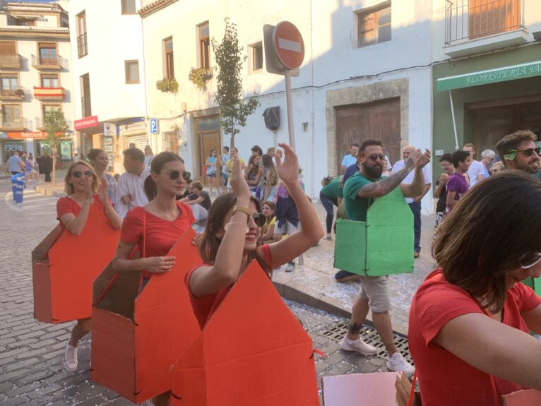 Desfile de peñas Fogueres Xàbia 2023 (42)