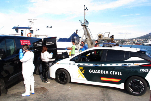 Imagen: Guardia Civil en el puerto pesquero | Foto de archivo