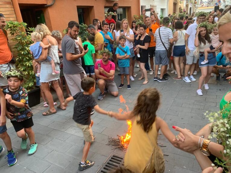 Los más pequeños disfrutan de su especial nit de Focs