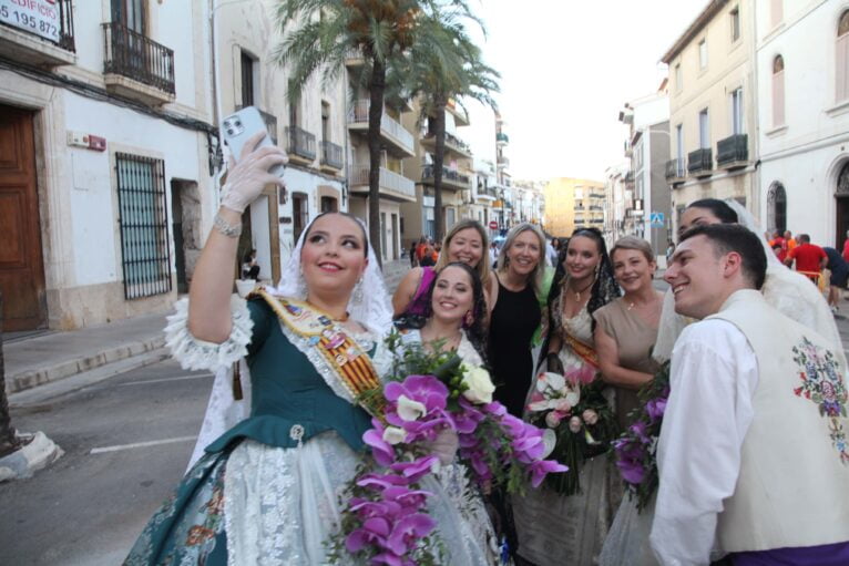 Ofrenda de flores Fogueres Xàbia 2023 (36)