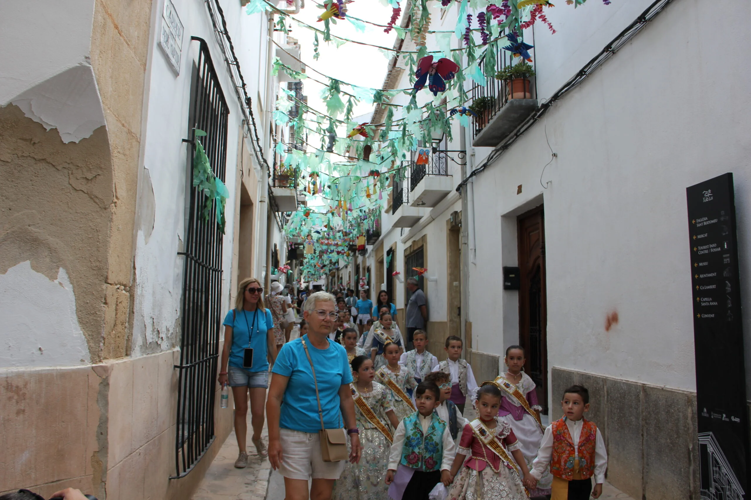 Pasacalle de calles engalanadas (1)