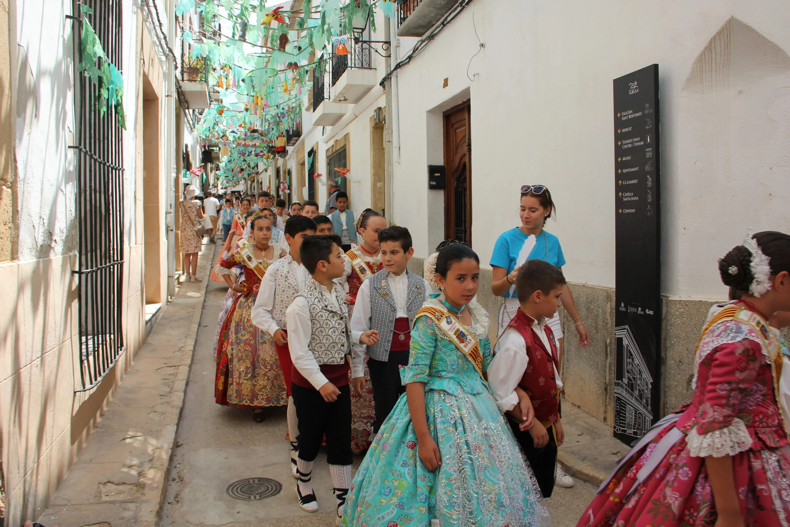 Pasacalle de calles engalanadas (2)