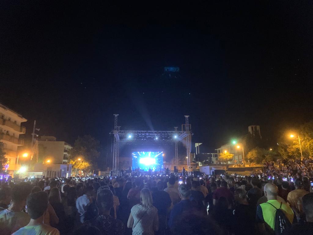 Público en el concierto de Camela en Xàbia