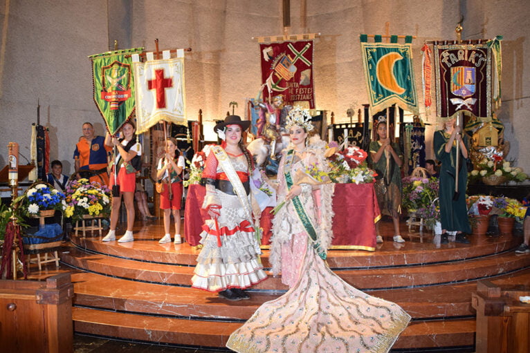 Abanderadas en la Ofrenda a Sant Jaume 2023