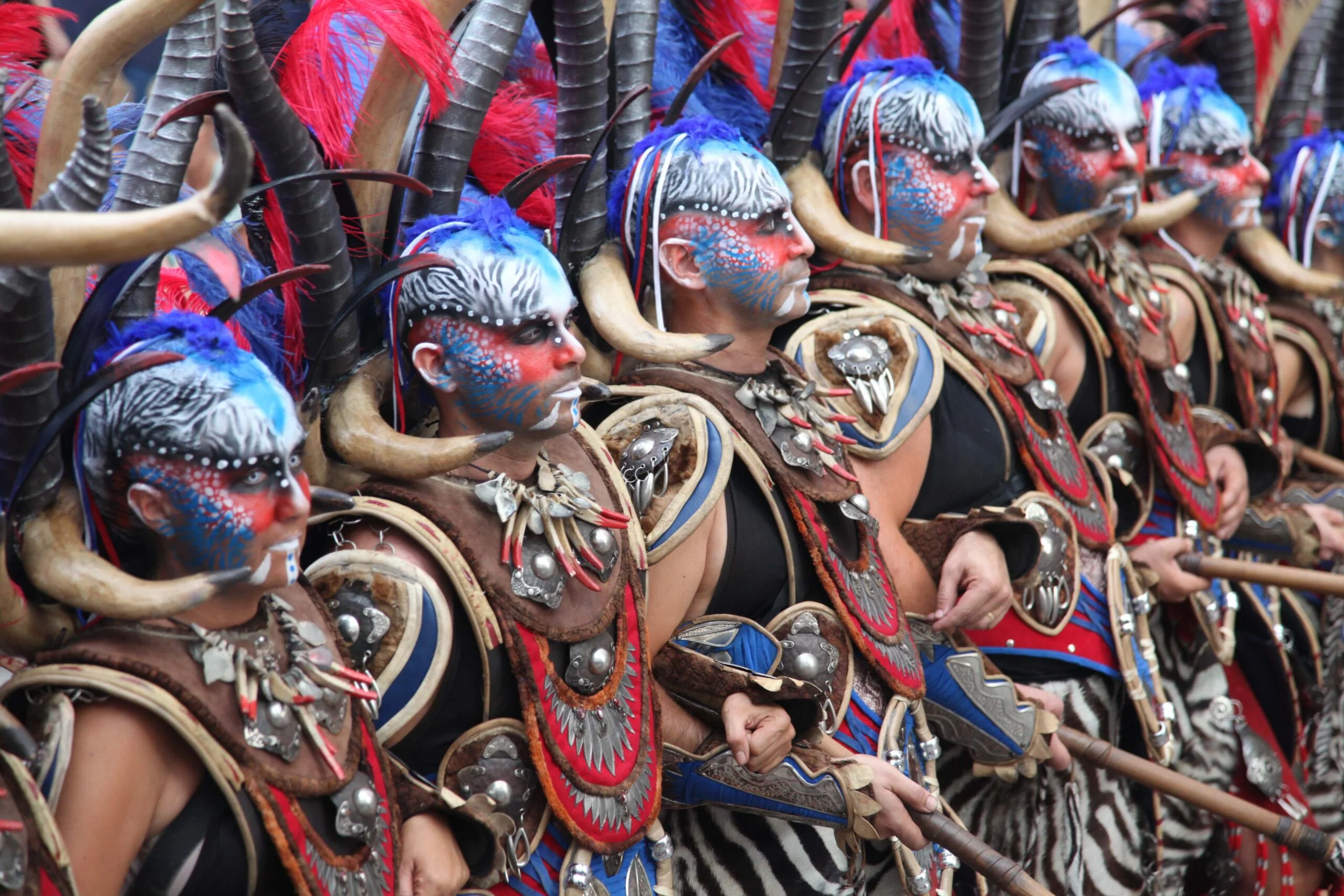 Escuadra de la Filà Schaitans en el desfile de Gala de los Moros y Cristianos de Xàbia 2023