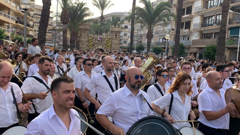 Interpretación del pasodoble Xàbia por cientos de músicos (1)