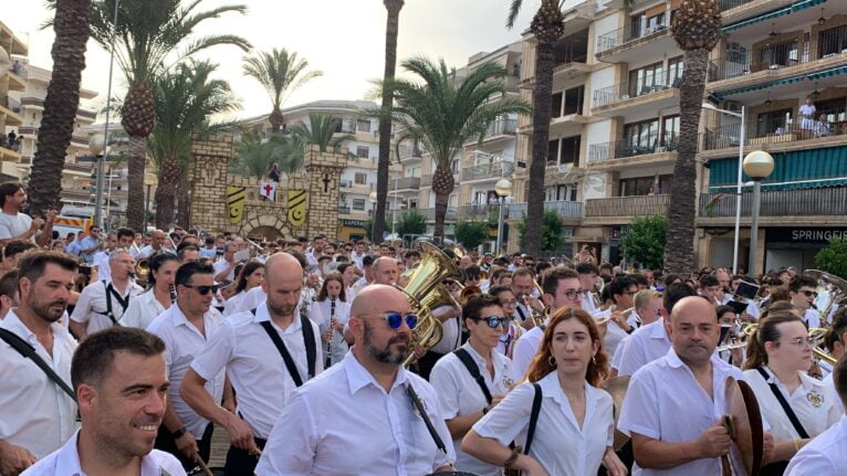 Interpretación del pasodoble Xàbia por cientos de músicos (4)