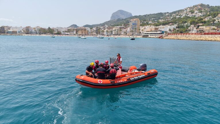 Rescate de Cruz Roja en la Cala del Pope