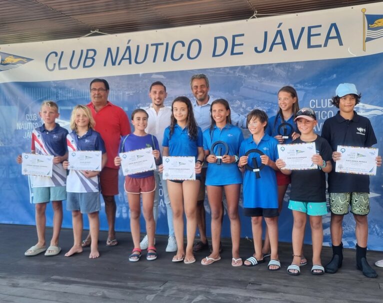 Regatistas de Optimist en la Semana de la Vela del CN Jávea