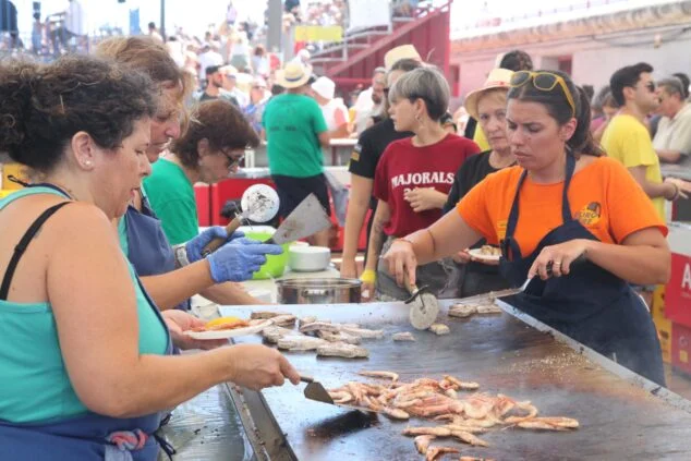 Imagen: Tapeo del baret en la inauguración del Baret y Bous a la Mar Xàbia 2023