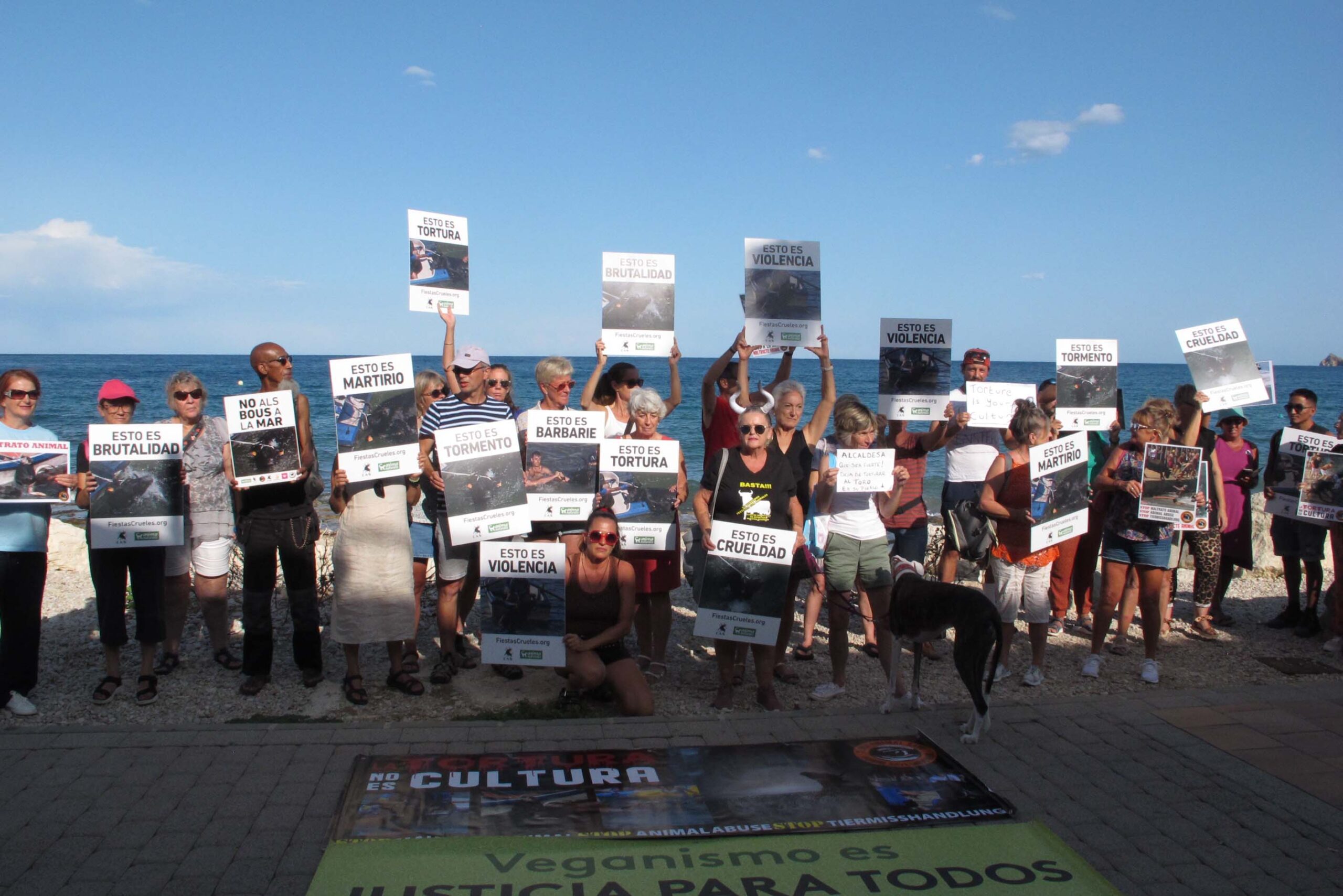 Manifestación antitaurina en Xàbia (1)