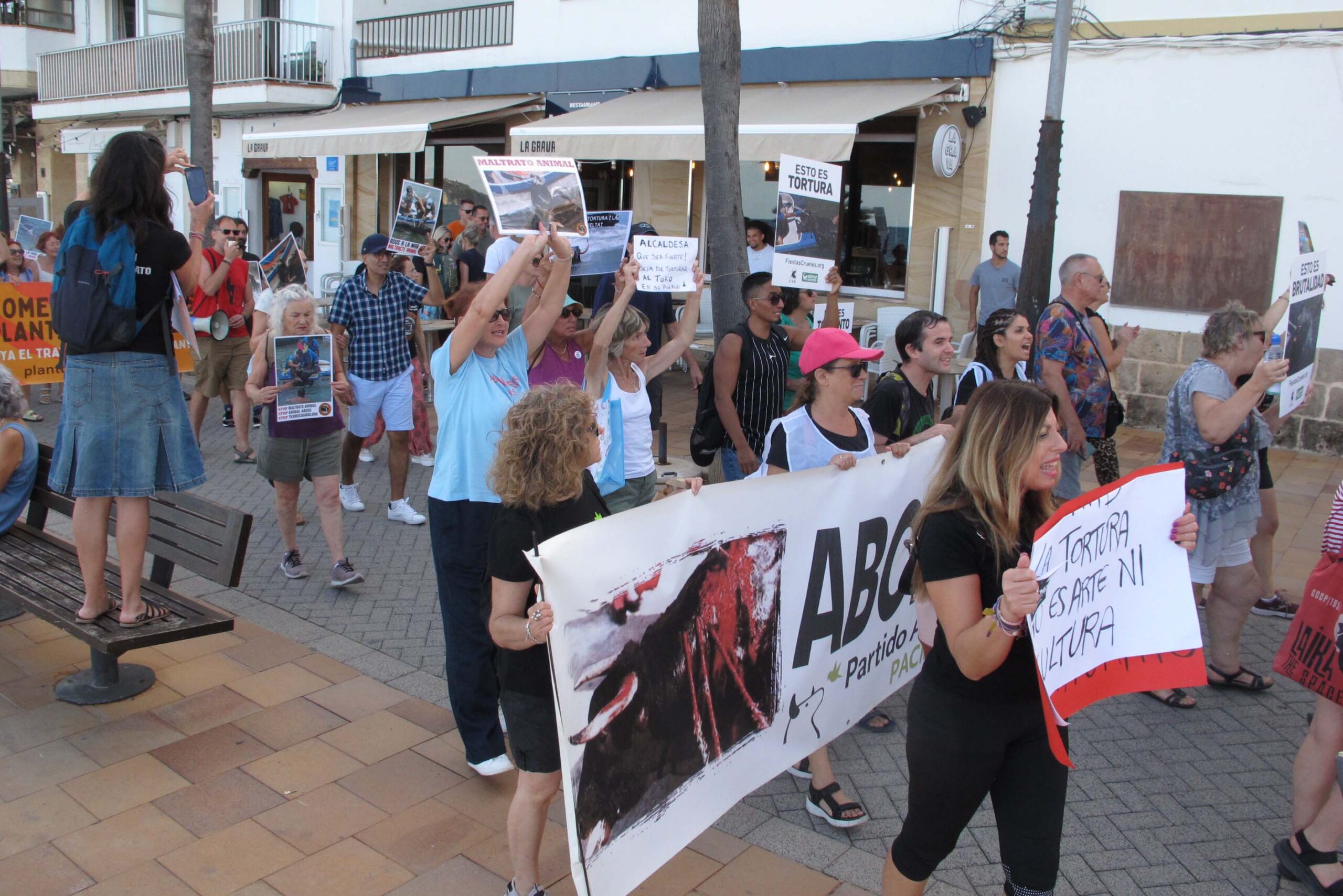 Manifestación antitaurina en Xàbia (10)