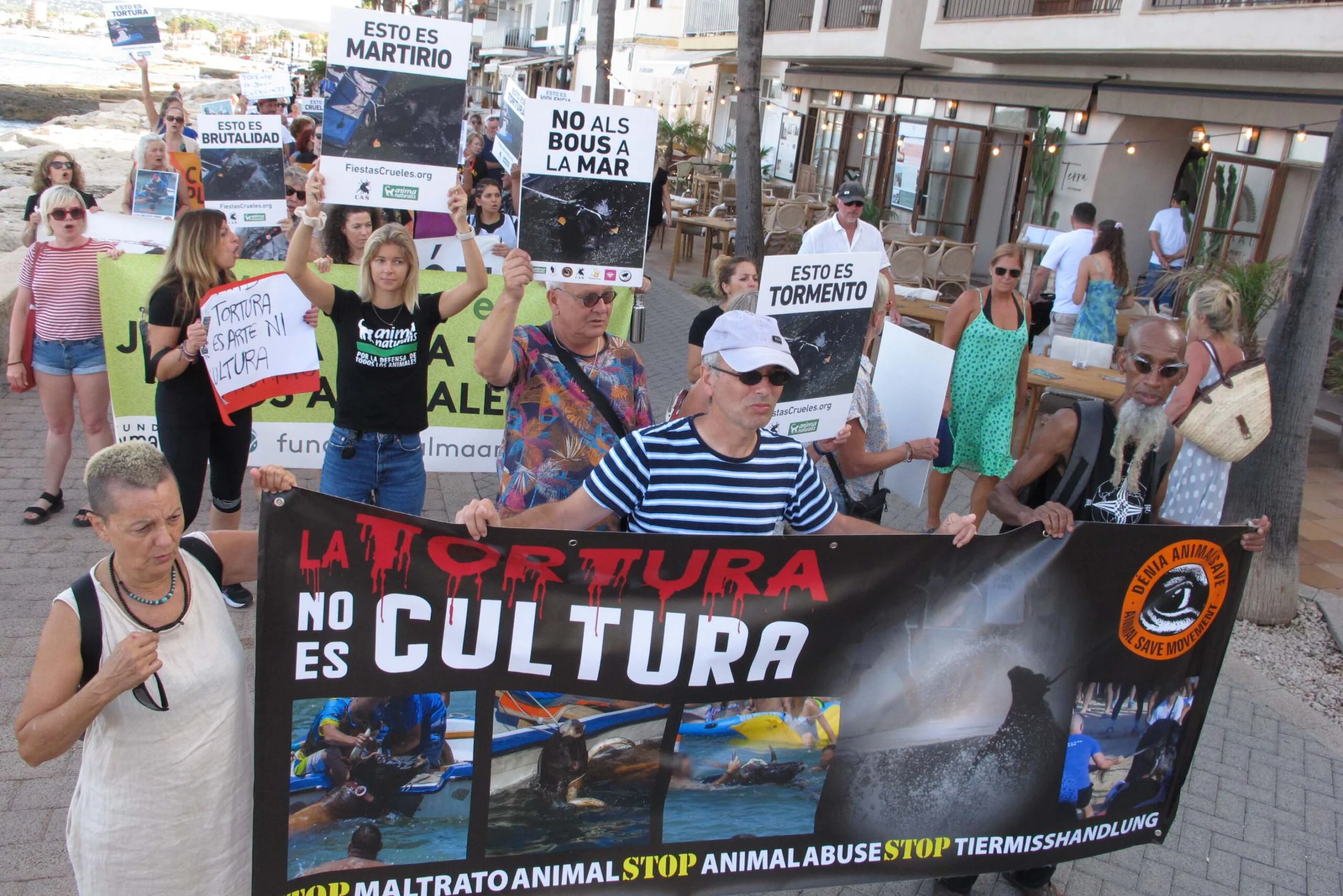 Manifestación antitaurina en Xàbia (12)