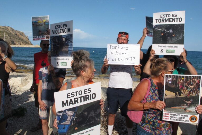 Manifestación antitaurina en Xàbia (2)