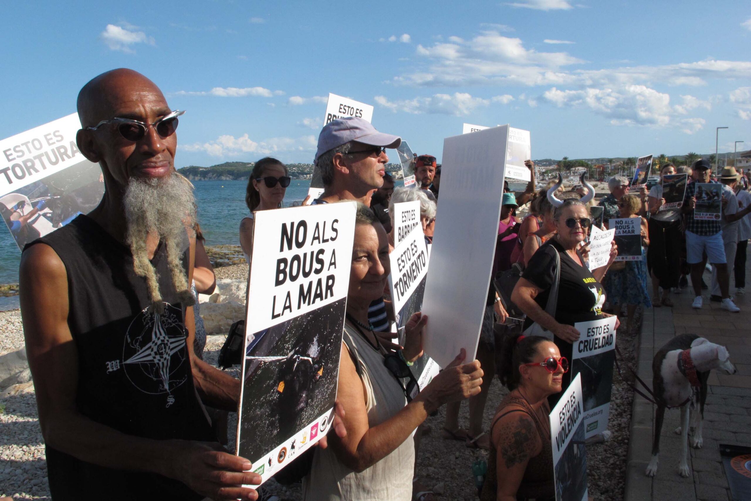 Manifestación antitaurina en Xàbia (3)