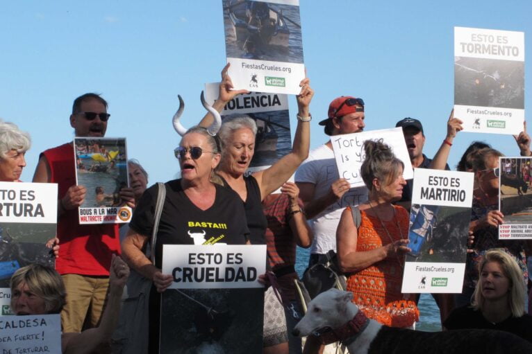 Manifestación antitaurina en Xàbia (4)