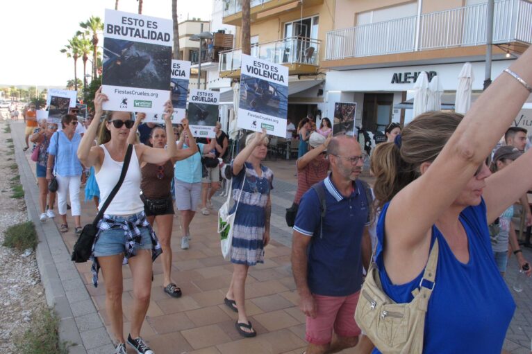 Manifestación antitaurina en Xàbia (8)