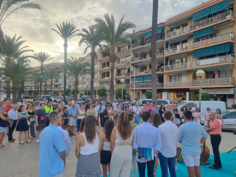 Público asistente al acto de presentación del libro de fiestas de Loreto