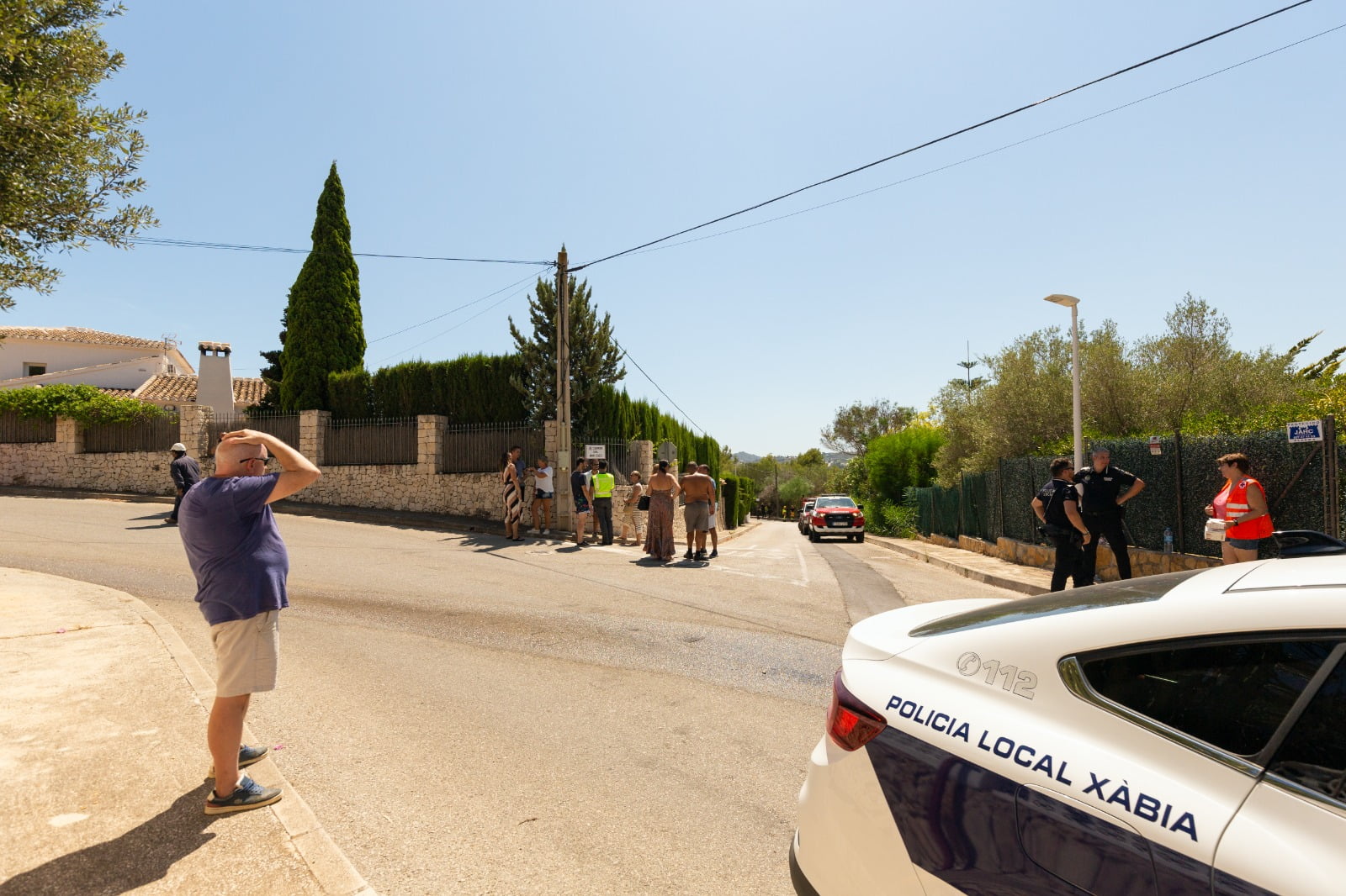 Vecinos desalojados en las inmediaciones del incendio