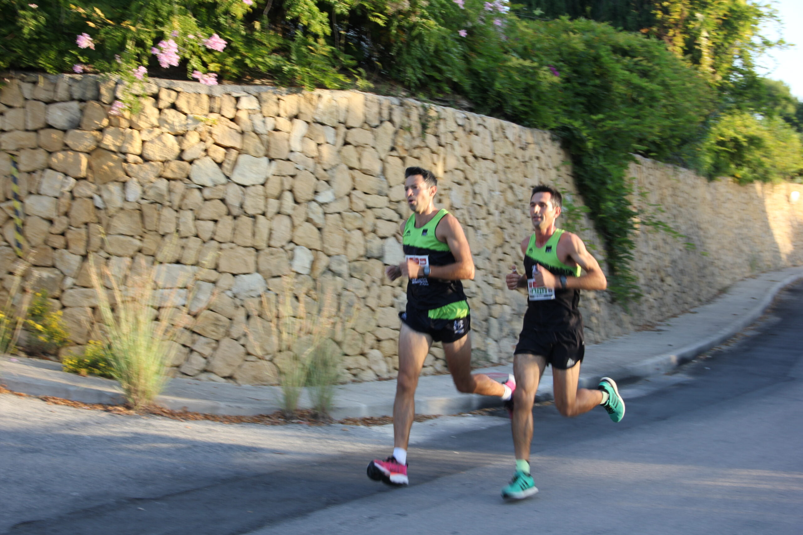 James y José Manuel durante el Cross Baix Montgó 2023