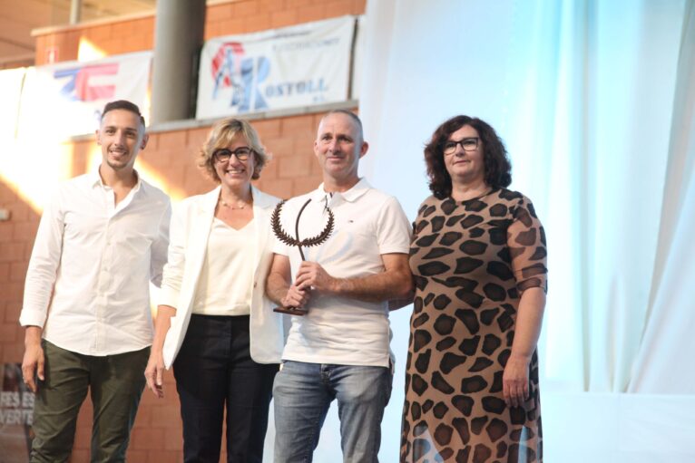 Antonio Sart recoge el premio en la Gala del deporte Xàbia 2023