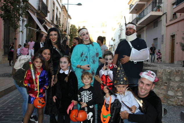 Imagen: Grupo de amigos en el Halloween Xàbia 2023, el Bubotafest