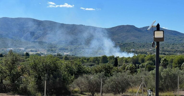 Incendio en una parcela rural de Xàbia