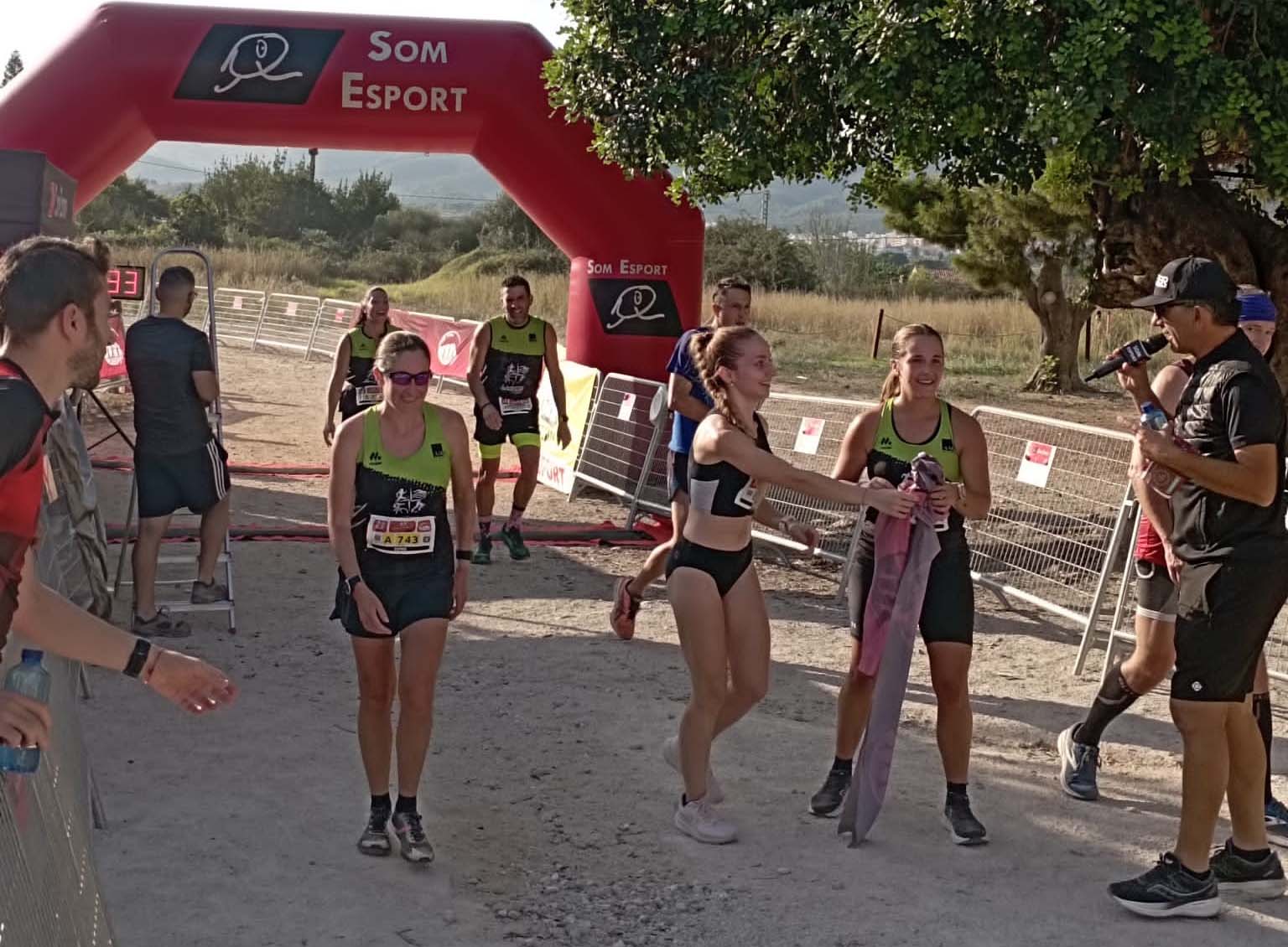 Tres primeras finalistas del Cross Baix Montgó 2023 | Foto R. G.