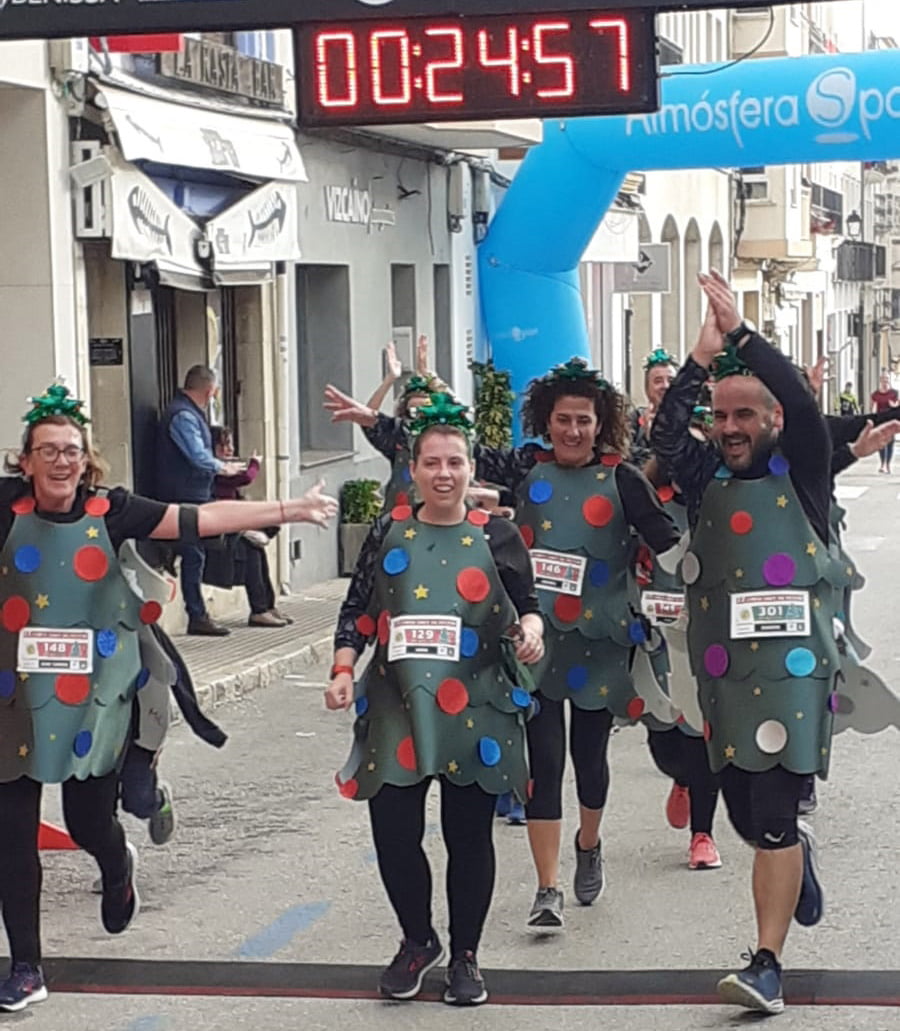 Corredores del CE Llebeig durante la San Silvestre de Teulada