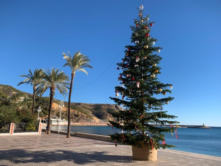 rbol de Navidad en el barrio de Duanes de la Mar