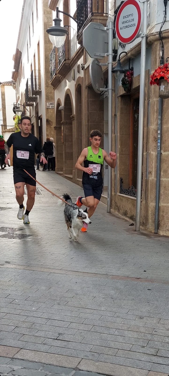 Corredores durante la San Silvestre de Xàbia