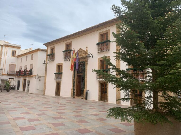 Decoración en la Plaza del Ayuntamiento de Xàbia