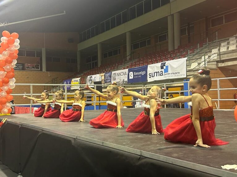 Festival de Navidad del Club Gimnàstica Rítmica Xàbia (3)