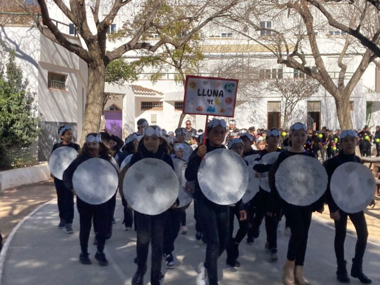 Carnaval escolar Xàbia - CEIP Mediterrània con la temática Universo | Foto S.P.