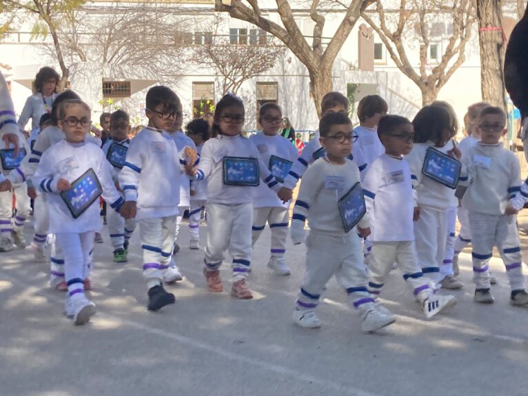 Carnaval escolar Xàbia - CEIP Mediterrània con la temática Universo | Foto S.P.