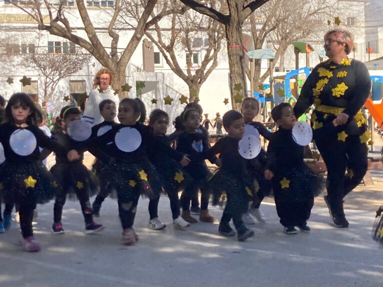 Carnaval escolar Xàbia - CEIP Mediterrània con la temática Universo | Foto S.P.