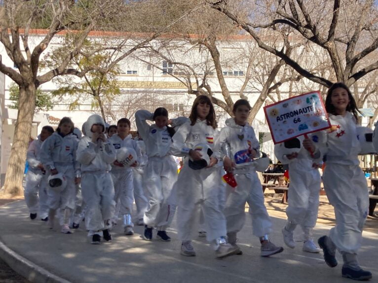 Carnaval escolar Xàbia - CEIP Mediterrània con la temática Universo | Foto S.P.