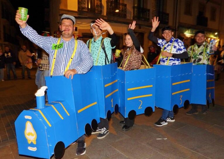 Desfile de Carnaval de adultos 2024 Xàbia - Tren turístico