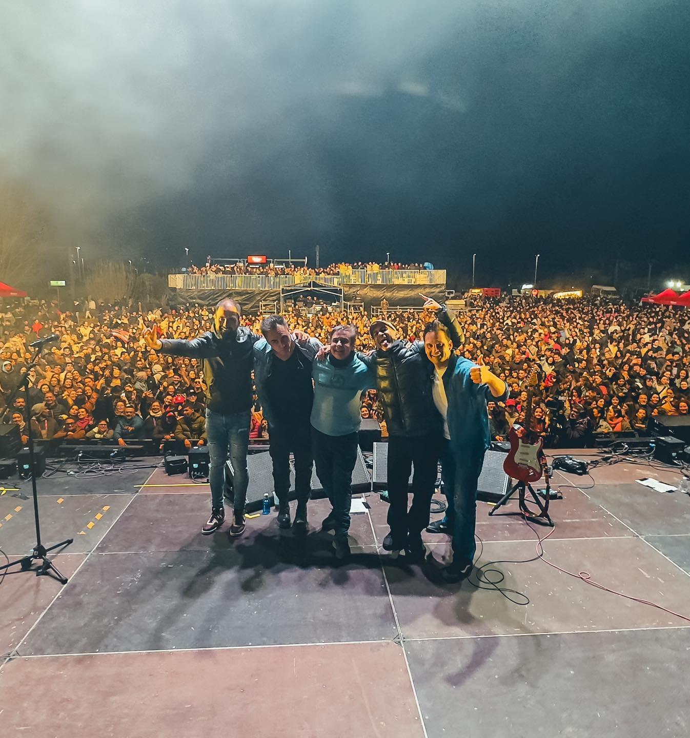 Modestia Aparte con el público de Mar de Jávea al fondo | Foto Mar de Jávea