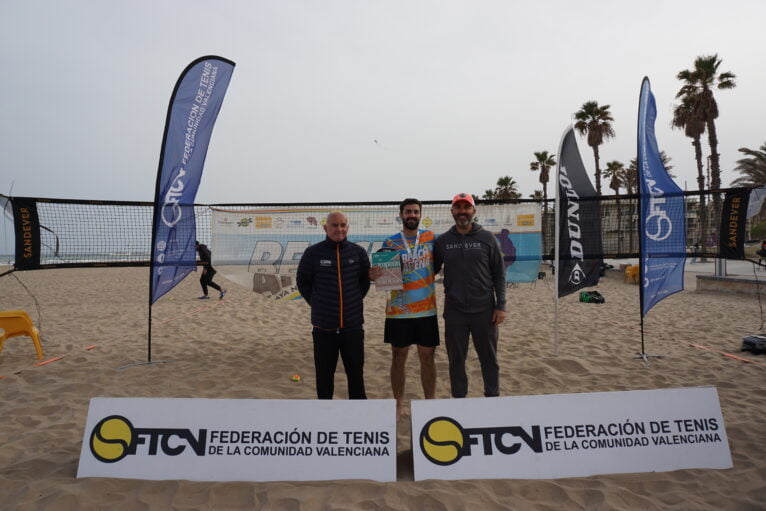 Sergio Grimalt, campeón de tenis playa Comunitat Valenciana