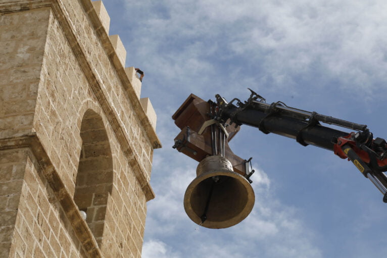 Subida de campanas de la Iglesia de San Bartolomé (18)