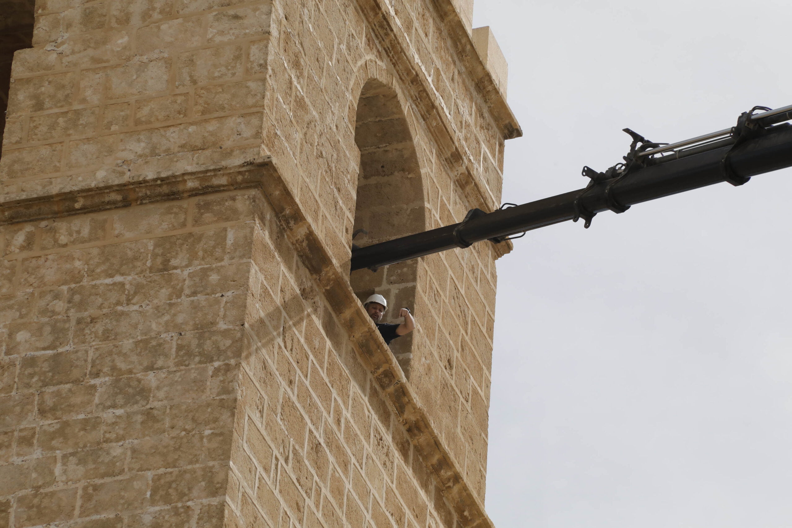 Subida de campanas de la Iglesia de San Bartolomé (7)