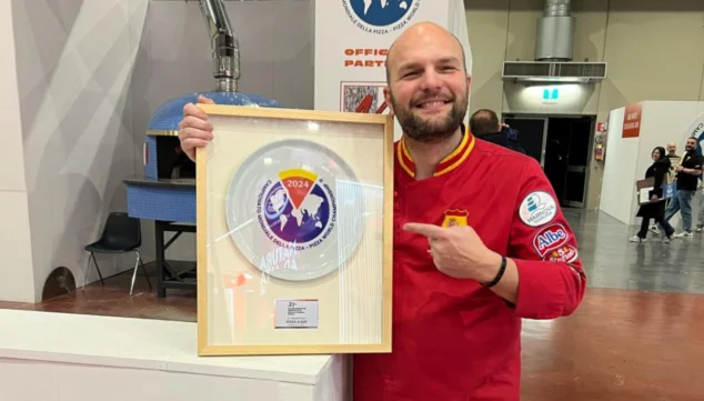 Imagen: Alessandro Damiano, de la Fabbrica della Pizza, triunfa en el Campeonato mundial de la Pizza