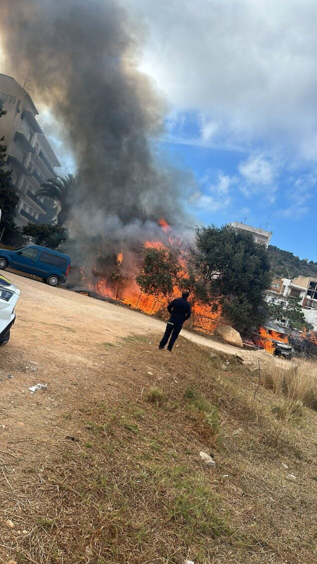 Imagen: Incendio de un vehículo en Xàbia