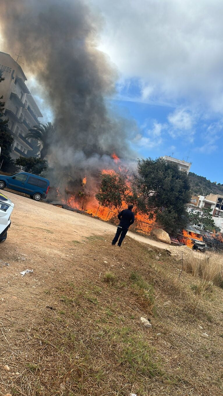 Incendio de un vehículo en Xàbia