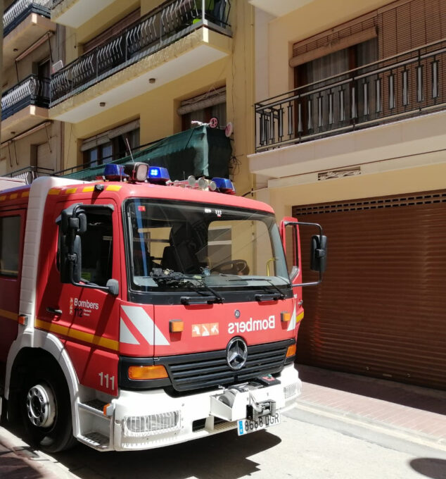 Imagen: Camión de bomberos en el incendio de Xàbia