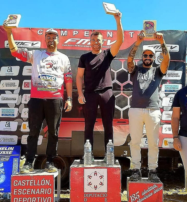 Cristóbal Cholbi en el podio de la Resistencia de Enduro en Vila de Cati