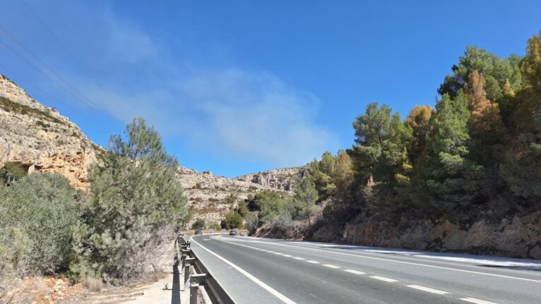 Humareda vista desde la garganta de Gata de Gorgos