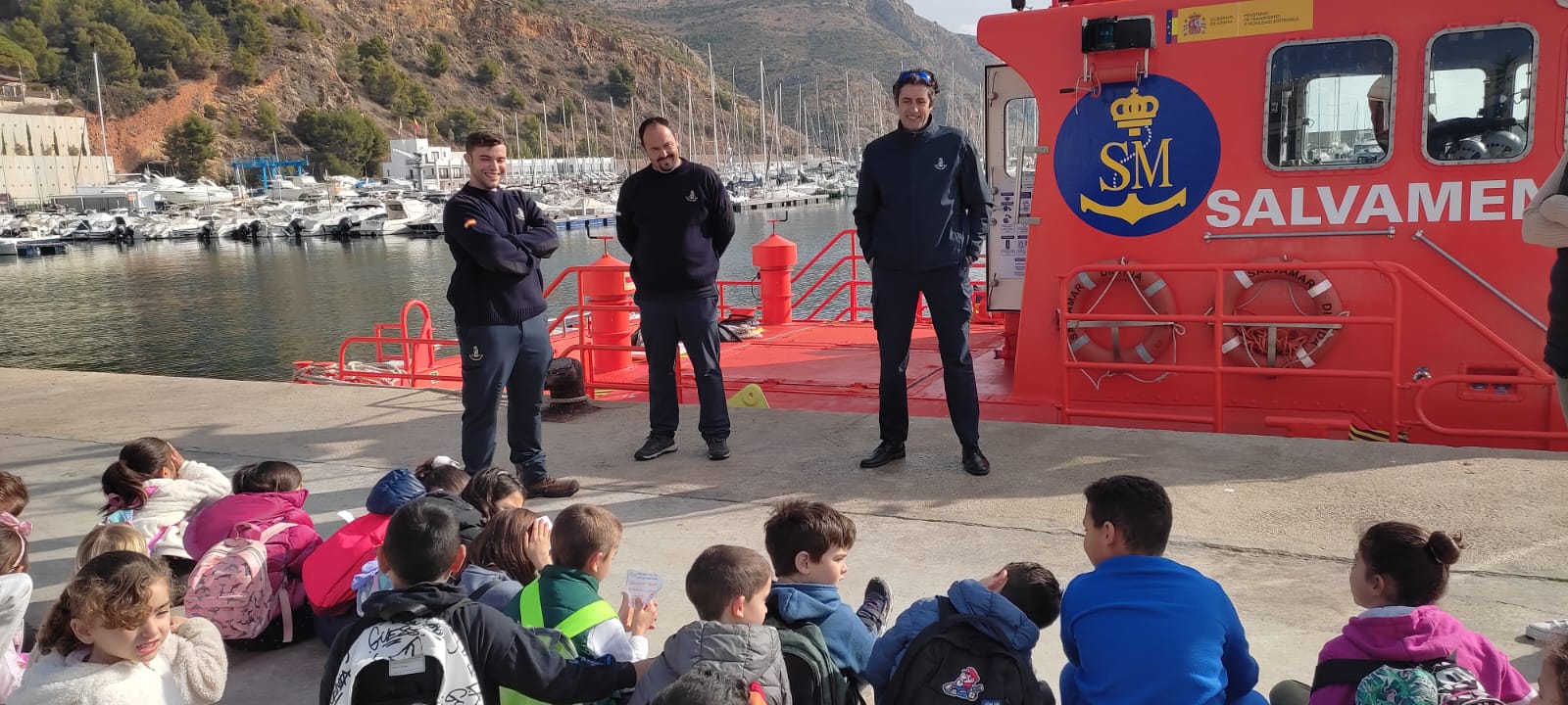 Los alumnos del CEIP Port de Xàbia conocen Salvamento Marítimo