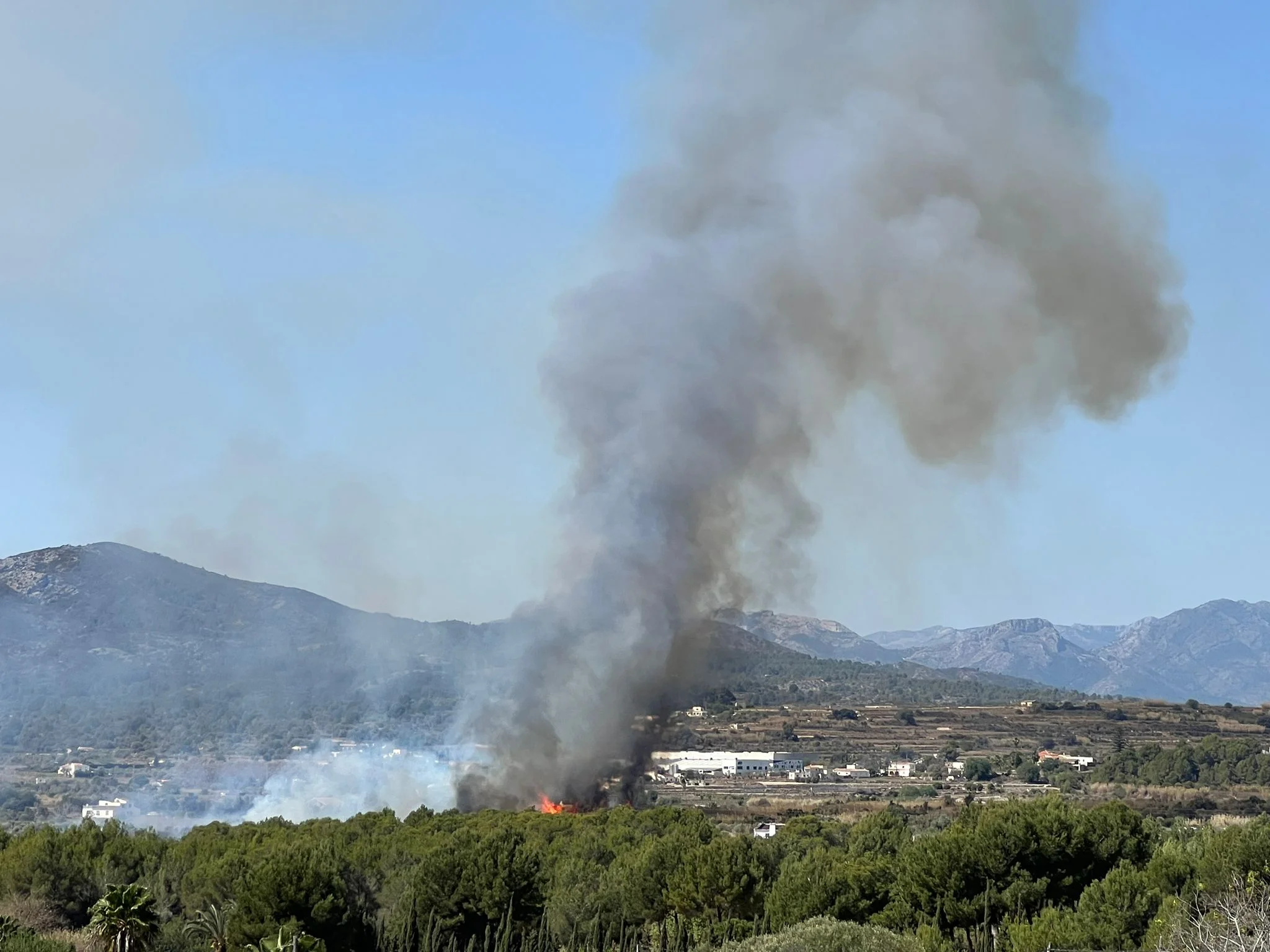 Se declara un incendio de vegetación en Xàbia